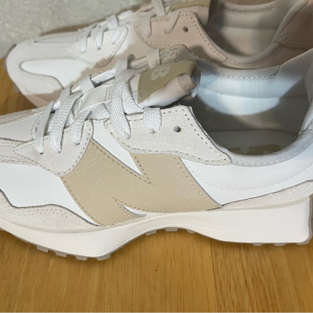 New Balance 327 Leather Sea Salt (Light Grey) with Sandstone (Tan) 7.5 NIB